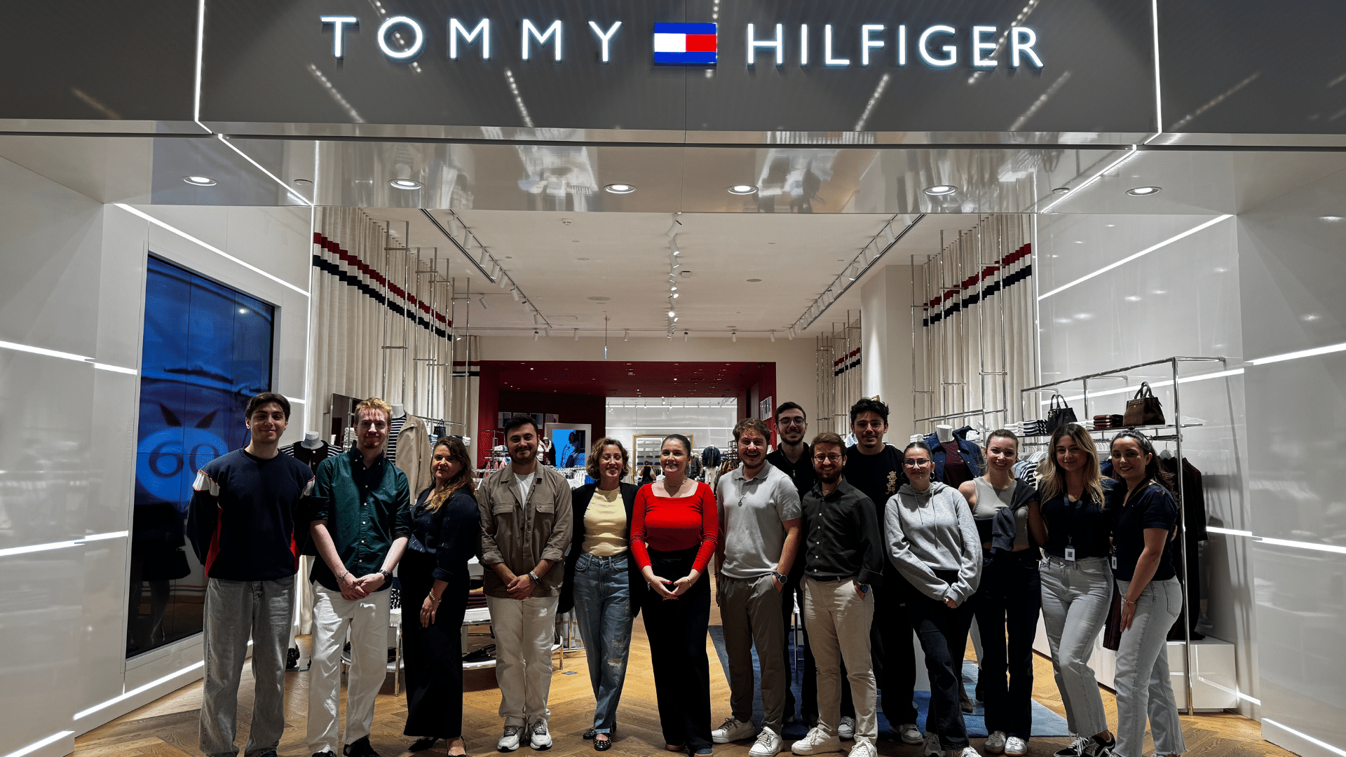 Tommy Hilfiger müşteri deneyimi eğitimi